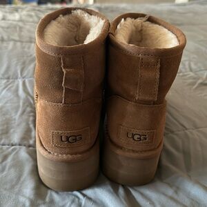 UGG Platform size 7